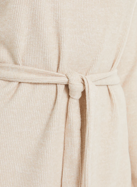 Long-Sleeved Knit Dress With Round Neck and Belt (125350)