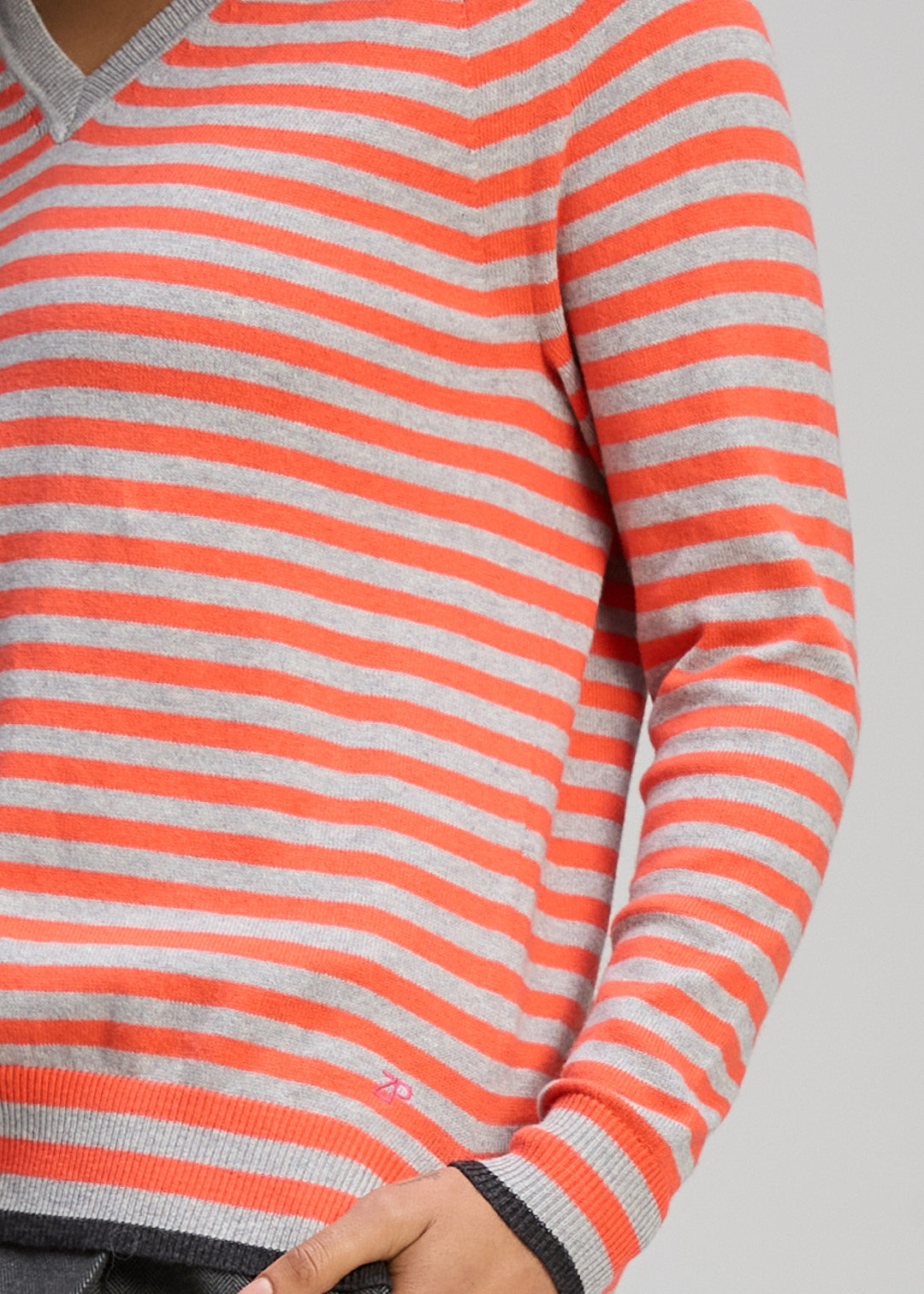 Stripe V Essential Jumper (ZP8142)