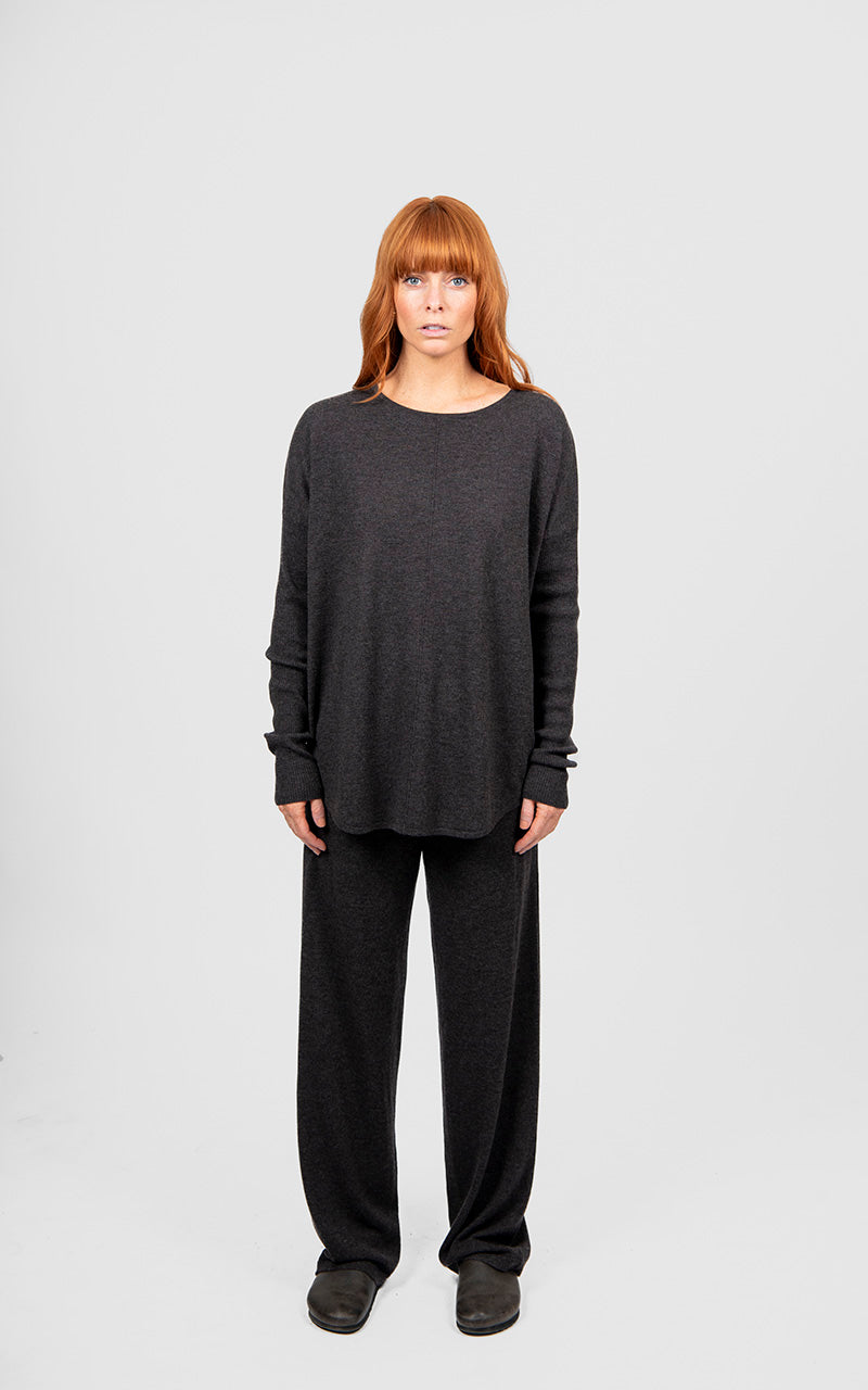 Queen Crew Neck Curved Hem Pullover (BL6659)