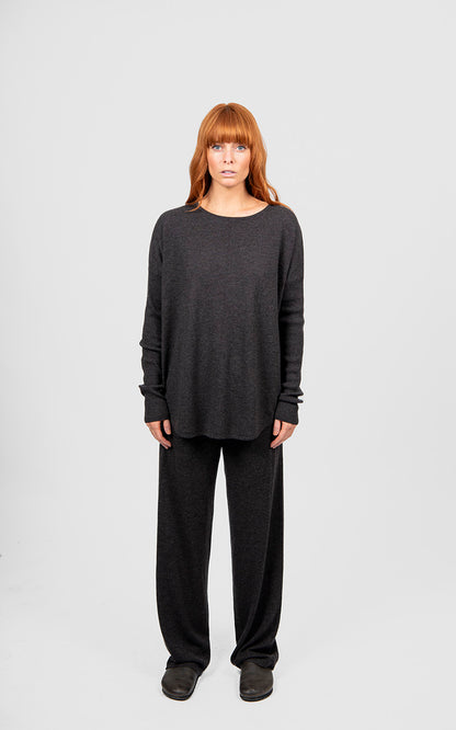 Queen Crew Neck Curved Hem Pullover (BL6659)