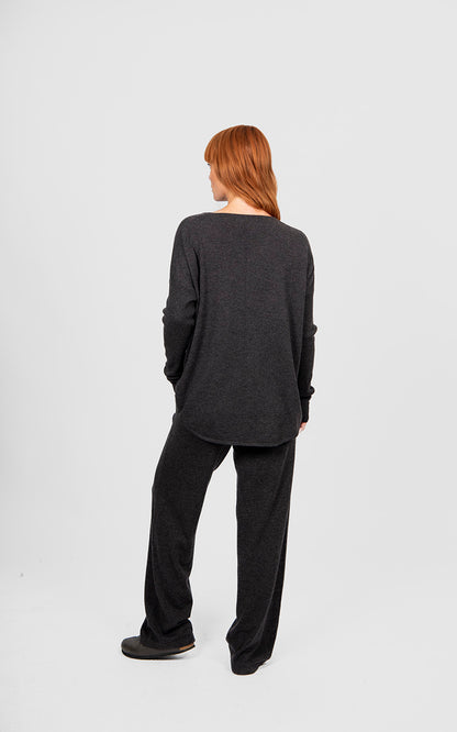 Queen Crew Neck Curved Hem Pullover (BL6659)