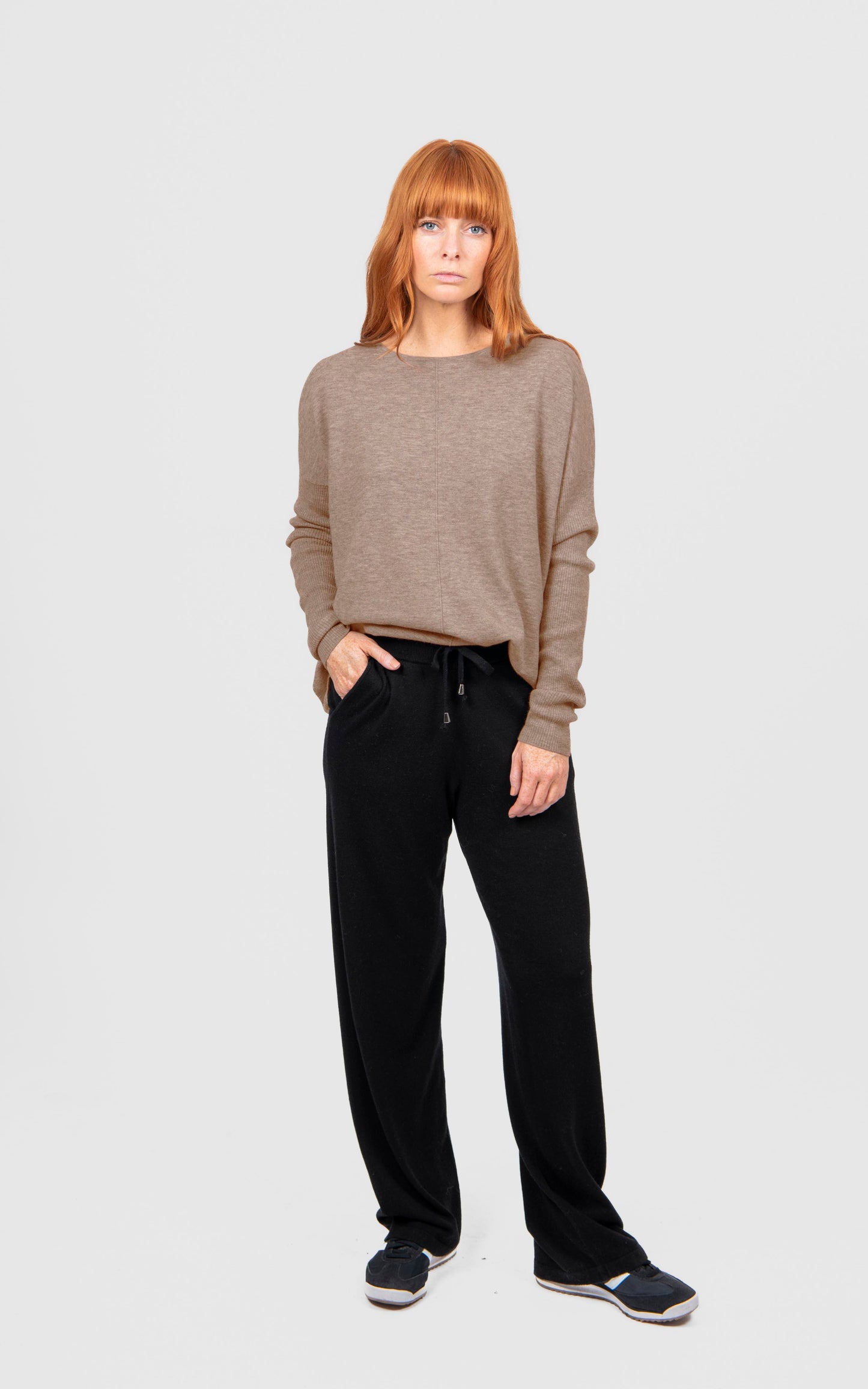 Queen Crew Neck Curved Hem Pullover (BL6659)
