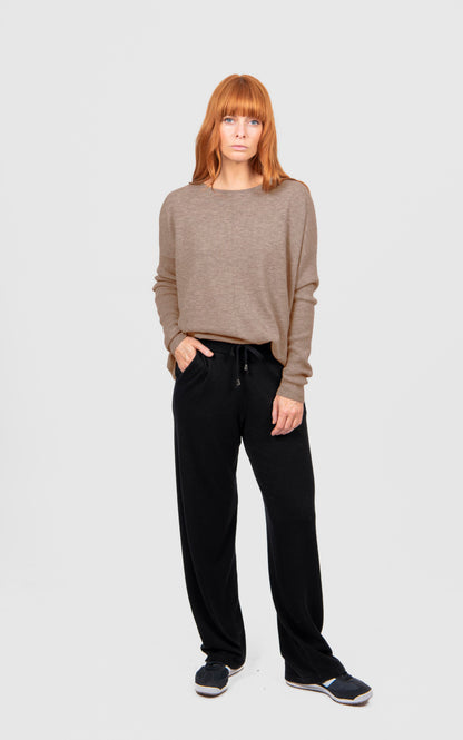 Queen Crew Neck Curved Hem Pullover (BL6659)