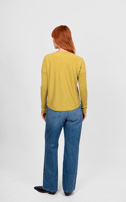 Queen V Neck Curved Hem Pullover (BL6665)