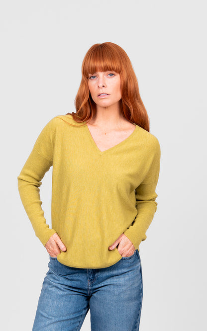Queen V Neck Curved Hem Pullover (BL6665)