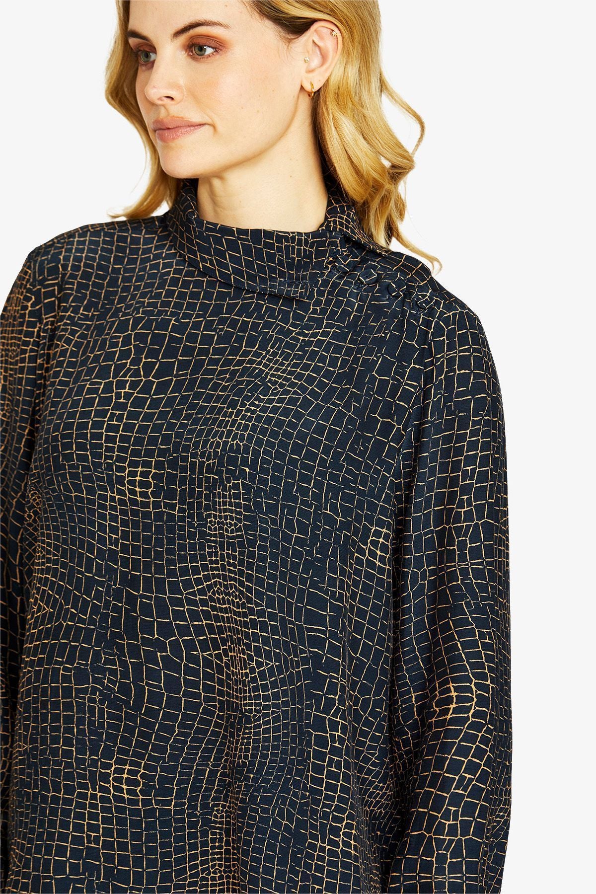 Alligator Button Blouse (P605319)