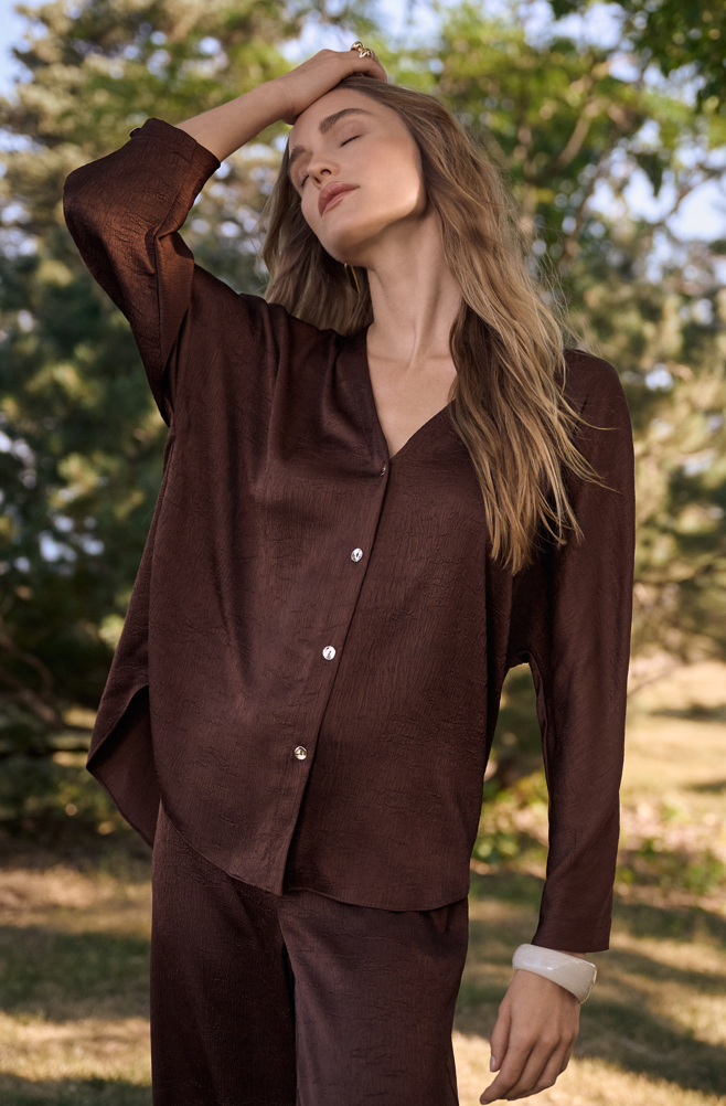 V-neck Relaxed Fit Shirt (262153)
