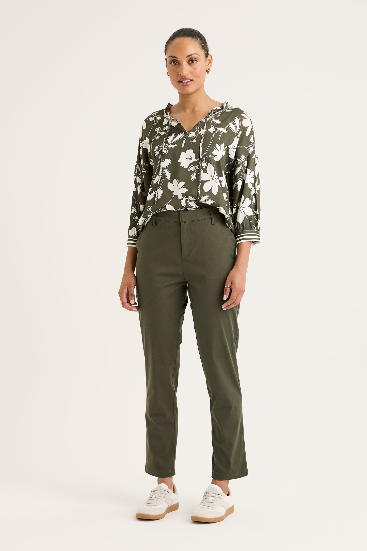 Nova Classic Chino (YTWN8972)