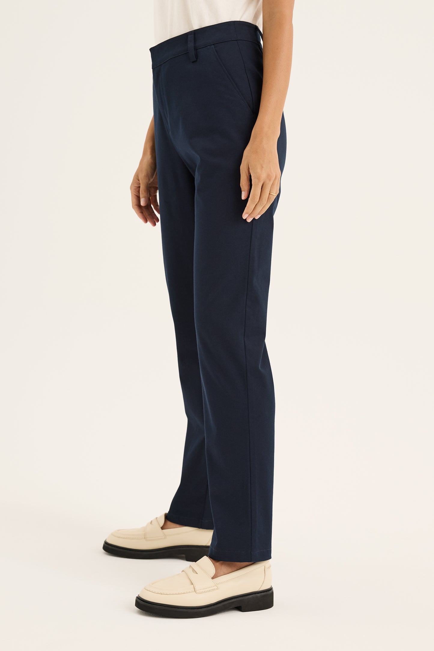 Nova Classic Chino (YTWN8972)