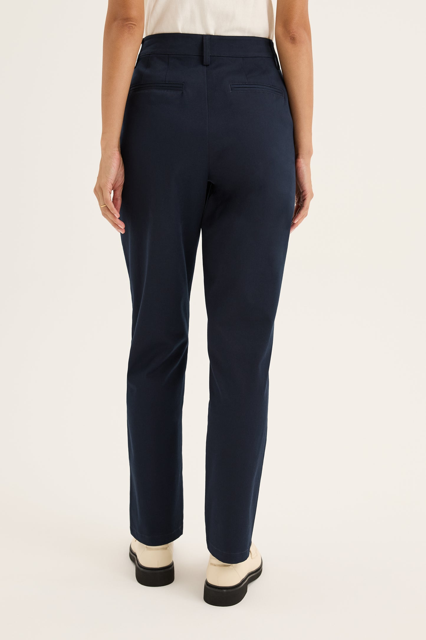 Nova Classic Chino (YTWN8972)